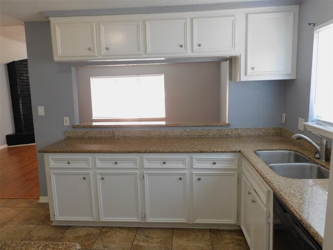 Photo - 1338 Leadenhall Cir