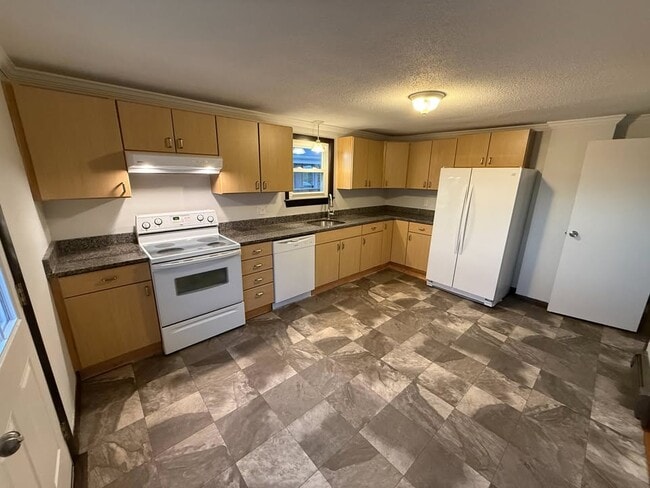 Building Photo - 28 Millett St Unit 2