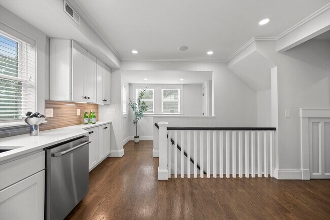 Photo - 62 Governor Winthrop Rd Unidad 2