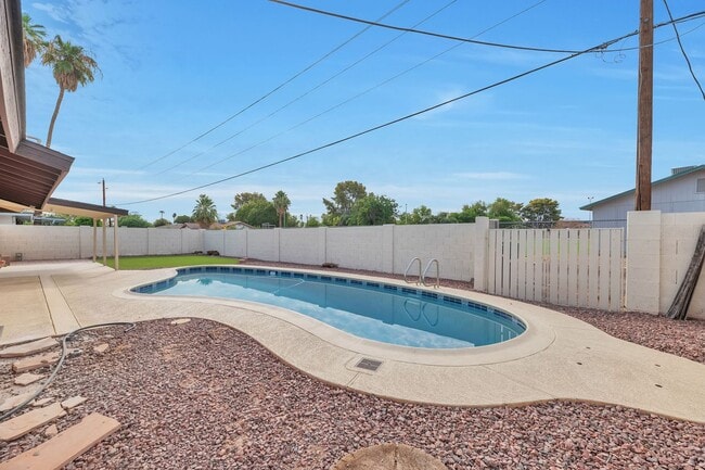 Photo - Spacious 6-Bedroom, 4-Bath Pool Home Near ASU Campus