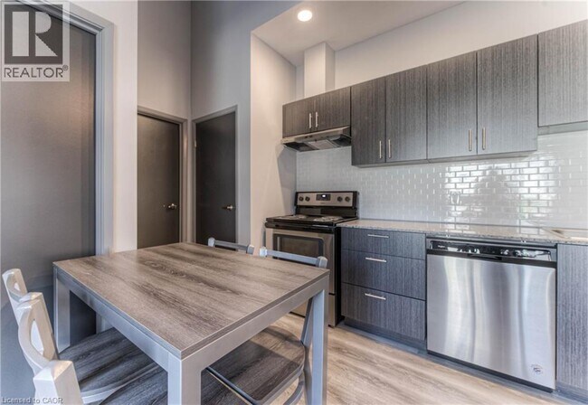 Photo - 275 Larch St Unité F113