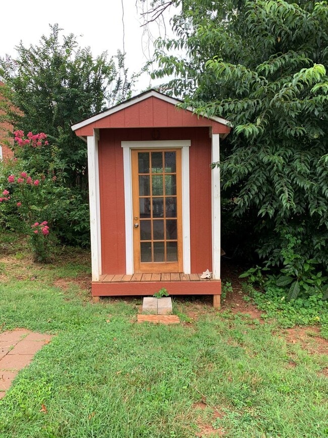 2 Story Brick House off Boonsboro Road - 2 Story Brick House off Boonsboro Road