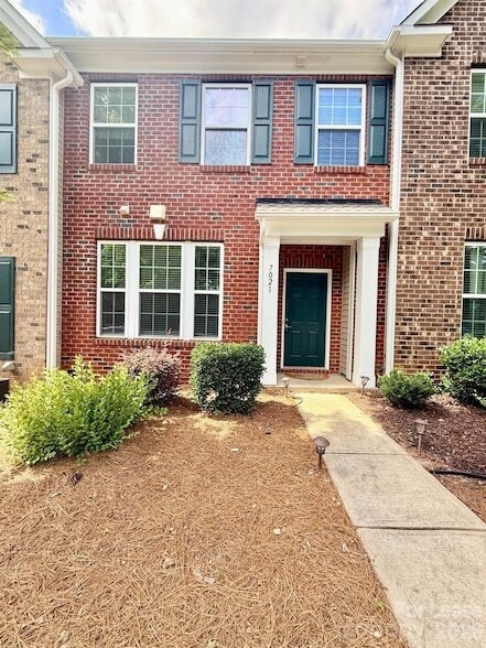 Photo - 7021 Broughton Ln