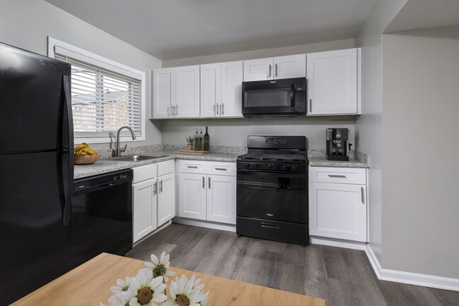 Photo - Pointe at River City