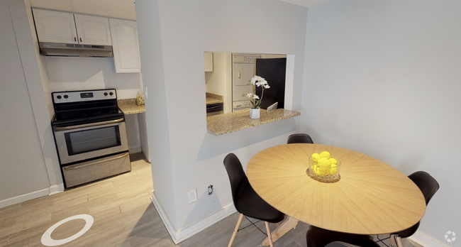 Building Photo - 1015 P St NW Unit 4 Rental