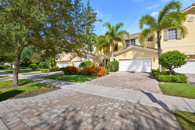 4803 Cadiz Cir
