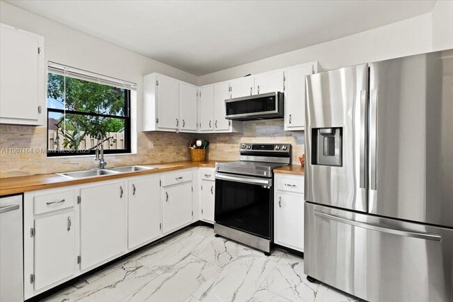 Photo - 901 NW 26th Ave