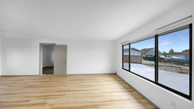 Photo - 3 Bed 1 Bath - Remodeled - Pet per Approva...