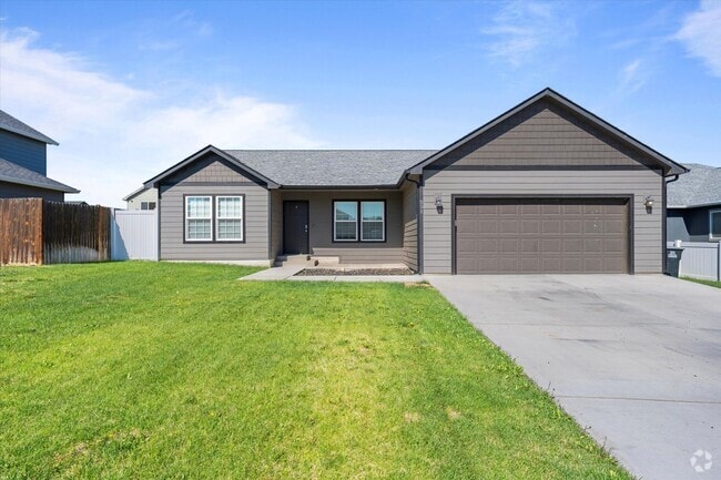 Building Photo - Newer Home in Quiet Neighborhood