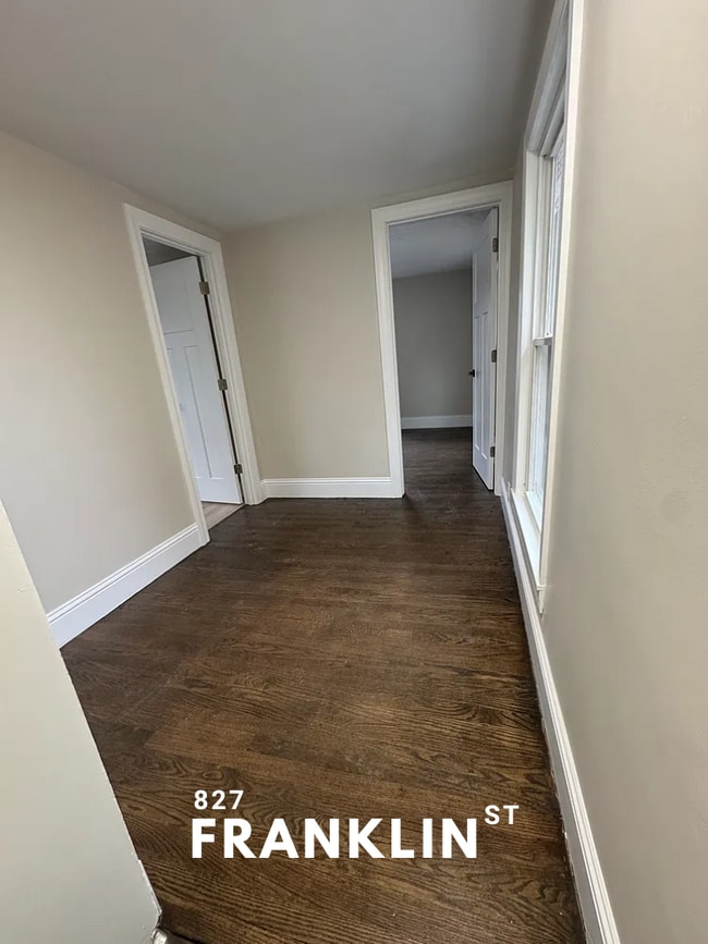 Photo - 827 Franklin St