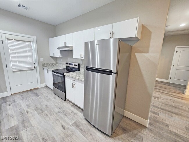 Building Photo - 1111 Sixshooter Ave