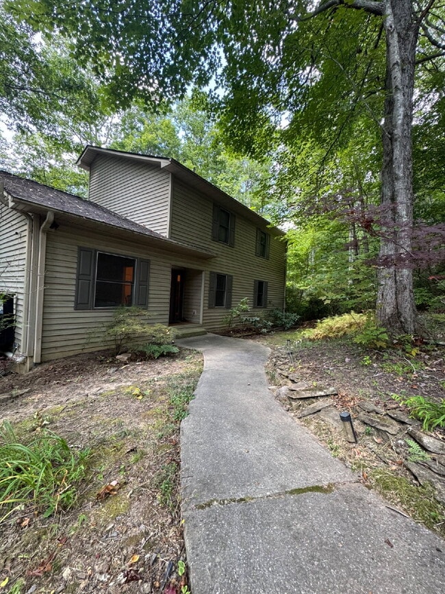 Building Photo - Fairview home 4 bedroom 3 1/2 bathroom home
