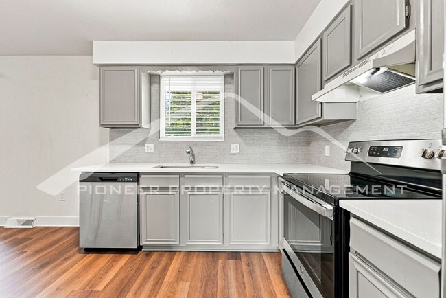 Photo - 179 Eaton Ct