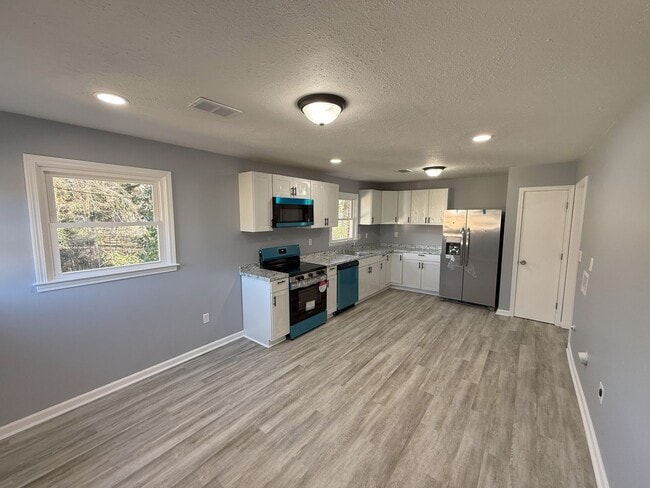 Photo - $500.00 of the 1st months rent! 3 Bedroom ... House