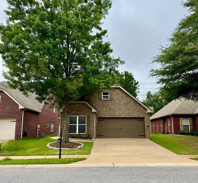Building Photo - Great location: 3 BRs, 2 BAs, one level & ... Rental