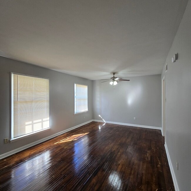 Photo - 344 E Shelby Dr