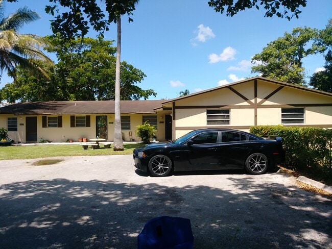 Photo - 4875 - 4883 SW 65 Ave