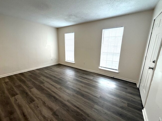 104 Sweetbriar St