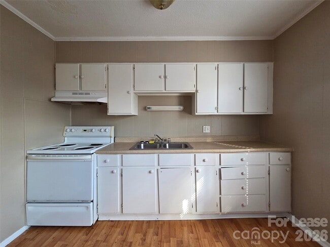 Photo - 743 Clarinda St