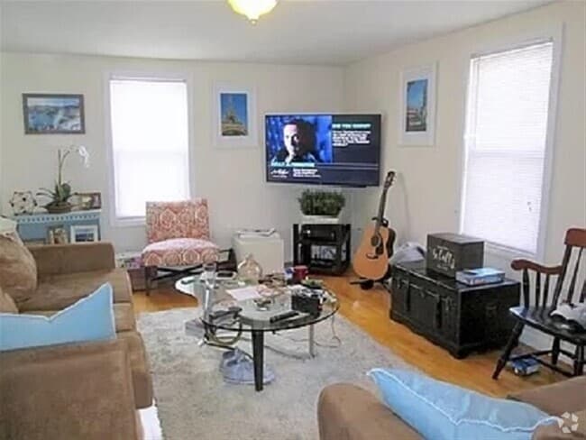 Building Photo - 5 Clyde St Unit 1 Rental