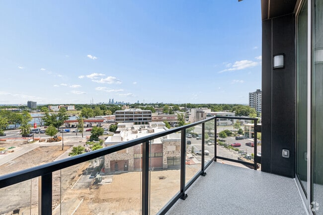 2BR, 2BA - 1,395SF - Balcony