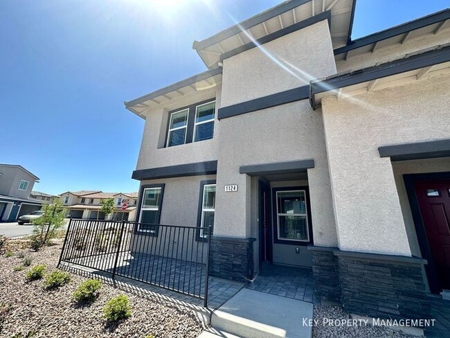 Photo - 1124 Meadow Sparrow Pl Casa