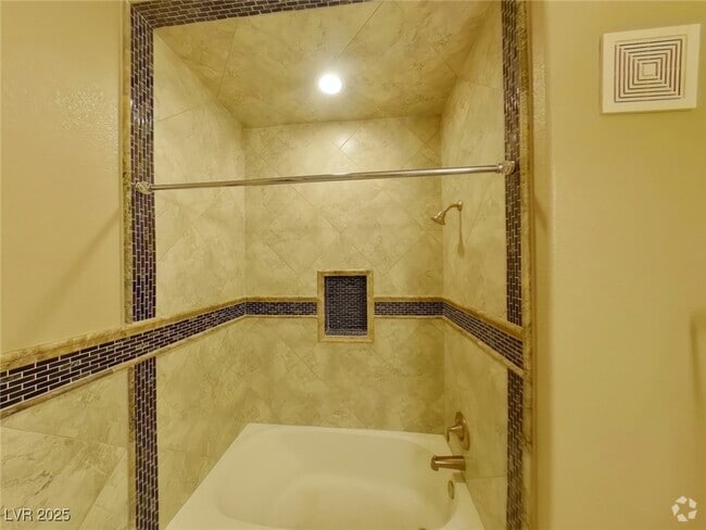 Building Photo - 1508 Truett St Unit 204 Rental