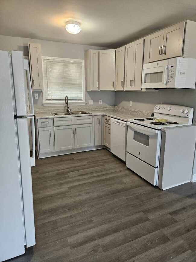 Building Photo - 1719 Russell Ave Rental