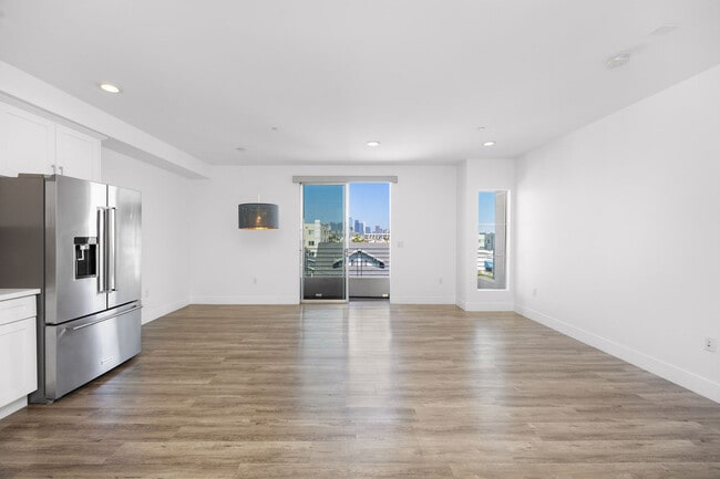 Photo - 1101 S Harvard Blvd Unit #505