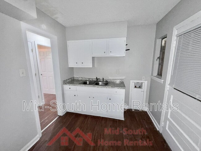 Photo - 2050 Sharon Ln