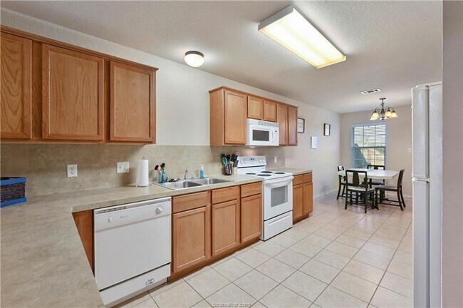 Photo - Available Aug 2026!! Great 3/3 Close to Ev...