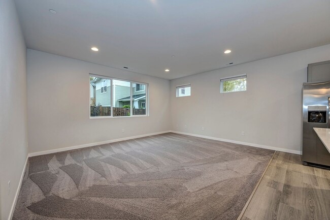 Photo - 5 bed 2 bath In Marysville