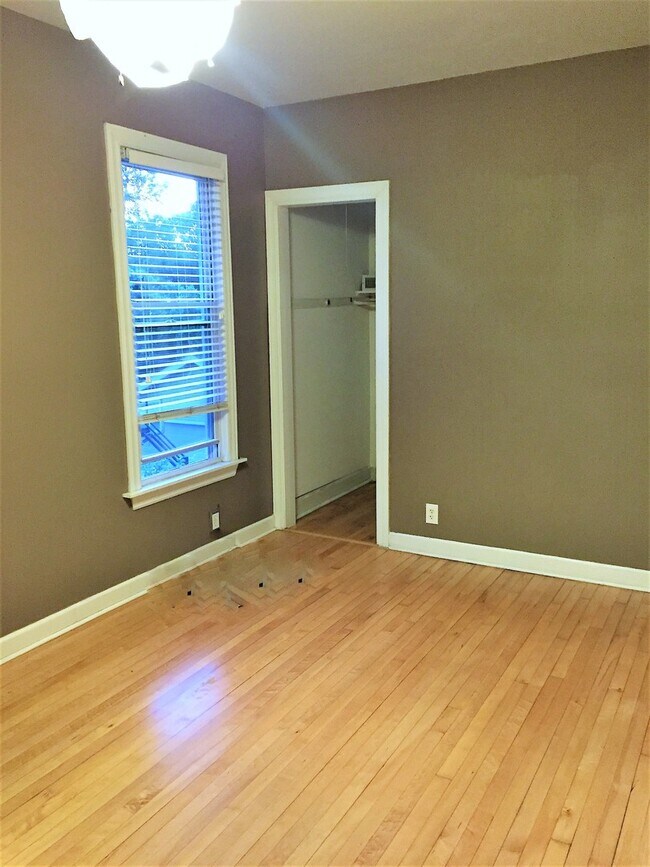 Photo - 3926 W Byron St Unit 2