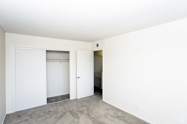 Fullerton Townhouse Apartments