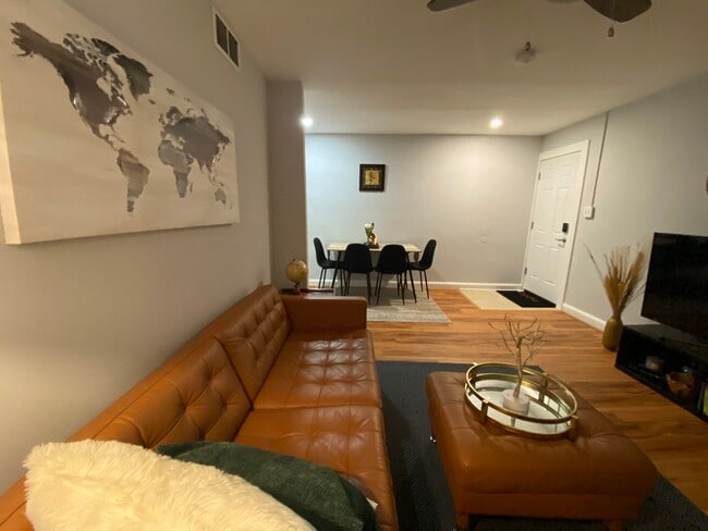 Building Photo - 1243 16th St NE Unit 3