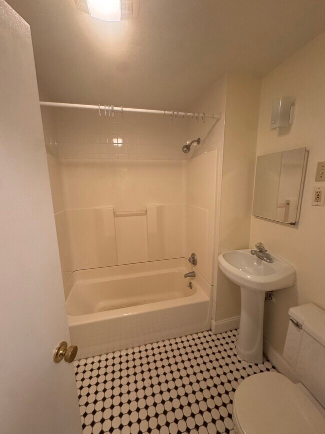 88 Bradford Rd Unit 1