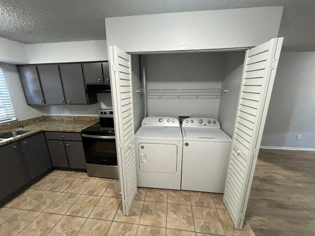 Photo - 6912 N 22nd St Unidad 6912 D