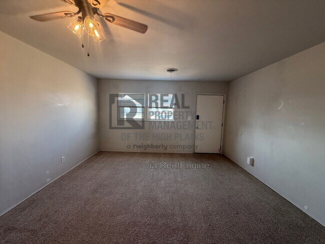 Photo - 301 Teakwood St