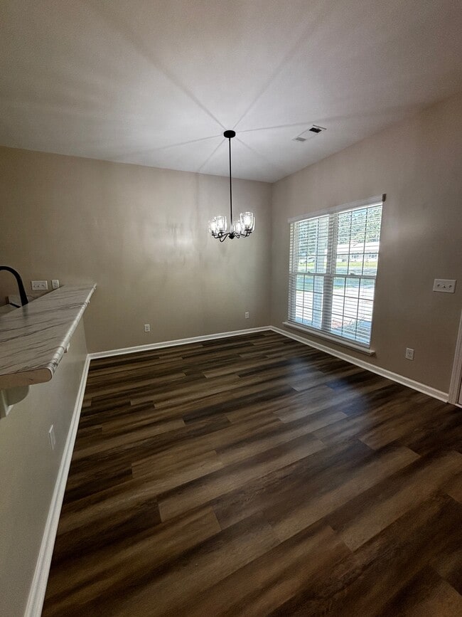 Photo - 604 N Main St