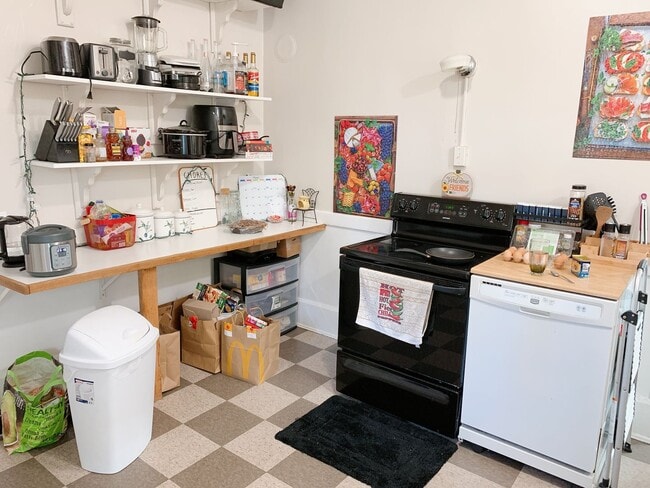 Photo - PRELEASE: 7 bdrm/2 bath in the York Neighborhood!