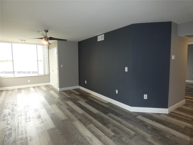 Photo - 2831 N Oakland Forest Dr Unidad 101