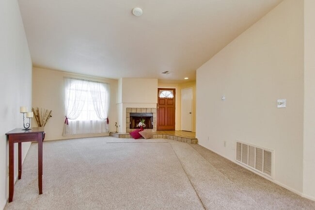 Photo - Spacious Townhome in University City for Rent!