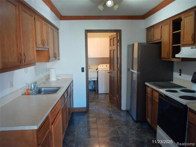 Photo - 16682 Eastland St