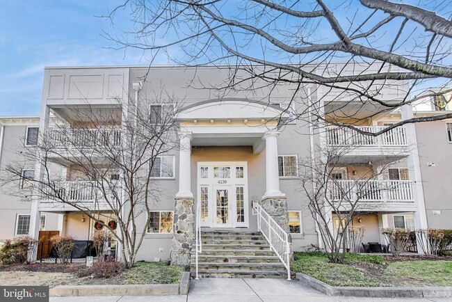 Building Photo - 4139 S Four Mile Run Dr Unit 304