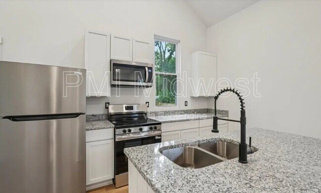 Photo - 941 King Ave