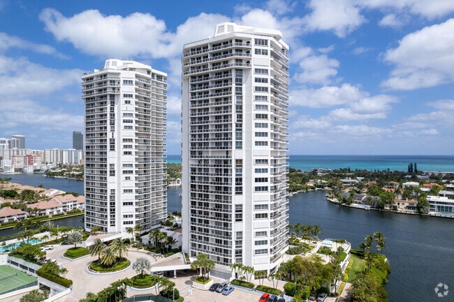 Photo - One Island Place