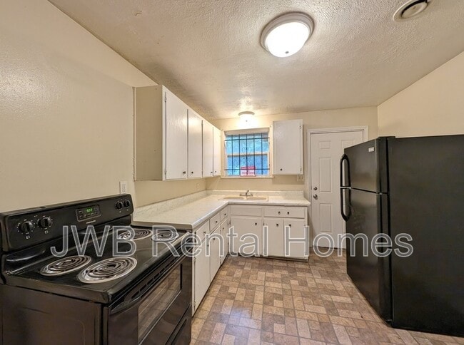 Photo - 1864 W 13th St