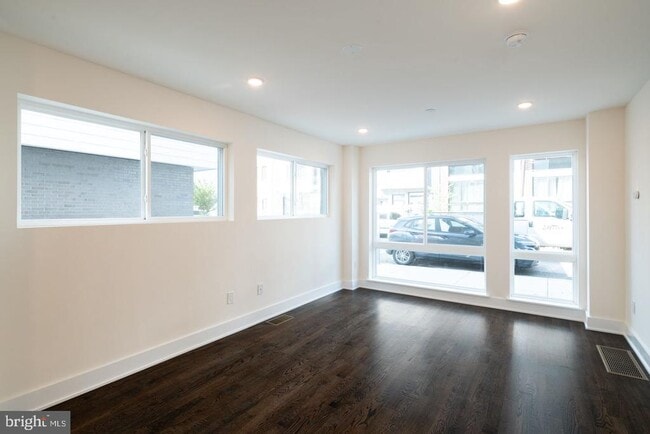 Building Photo - 1429 Germantown Ave Unit 1A