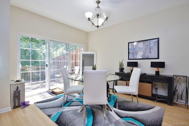 Photo - 836 Huntington Dr