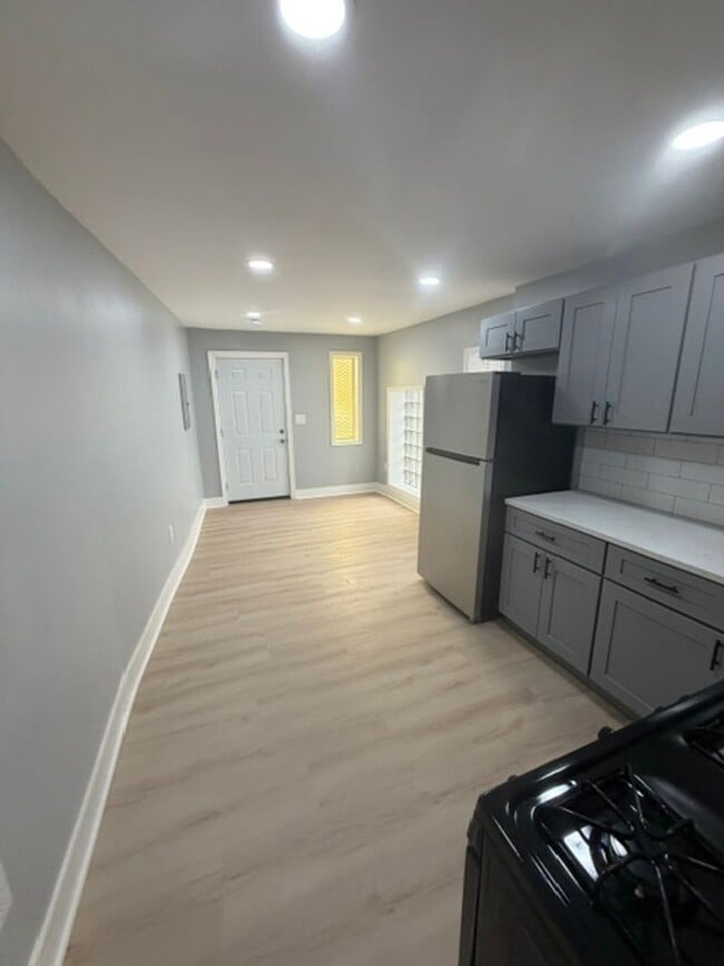 Building Photo - 6731 Haverford Ave Unit 1st Flr Front